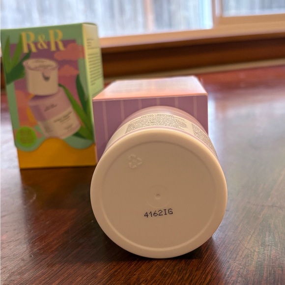 Drunk Elephant
Lala Retro™ Nourishing Whipped Refillable Moisturizer - Picture 7 of 8